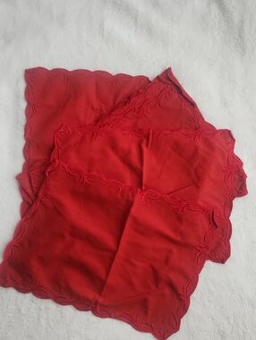 Red Scalloped Embroidered Edge Decorative Placemats - Set of 8